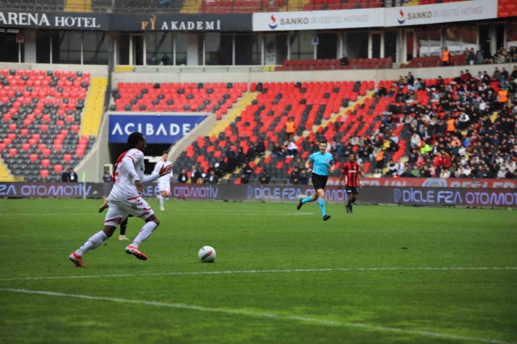 Trendyol Süper Lig: Gaziantep Fk: 1 - Sivasspor: 1 (ilk Yarı)