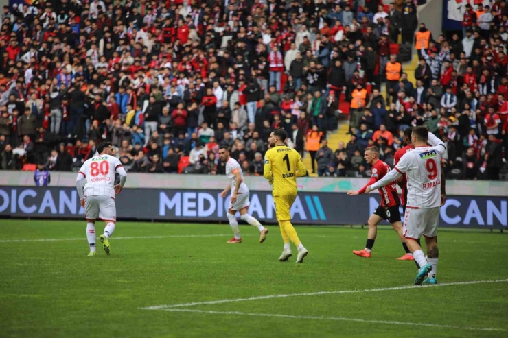 Trendyol Süper Lig: Gaziantep Fk: 1 - Sivasspor: 1 (ilk Yarı)