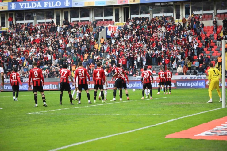 Trendyol Süper Lig: Gaziantep Fk: 1 - Sivasspor: 1 (ilk Yarı)