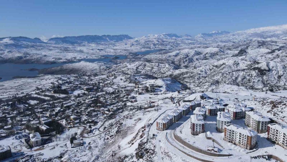 Gerger’de Kar Yağışı Sonrası Kartpostallık Görüntüler