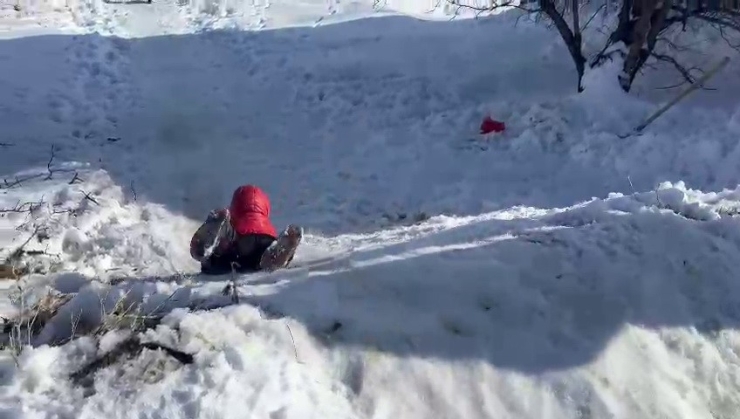 Sincik’te Çocuklar Karın Keyfini Çıkardı