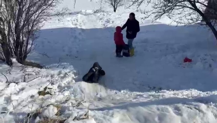 Sincik’te Çocuklar Karın Keyfini Çıkardı