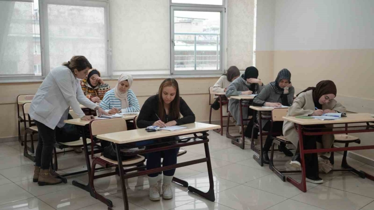 Gaziantep’te Kadınlar Ücretsiz Yabancı Dil Kursuyla Kendini Geliştiriyor