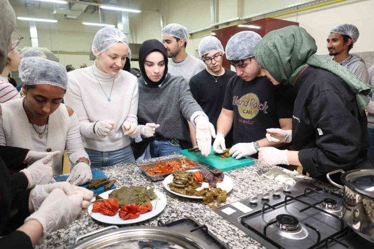 Gibtü’de Kültürel Buluşma: Uluslararası Öğrenciler Türk Mutfağını Keşfetti