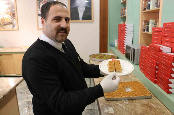 Diyarbakır’da "lotuslu Soğuk Baklava" Üretildi