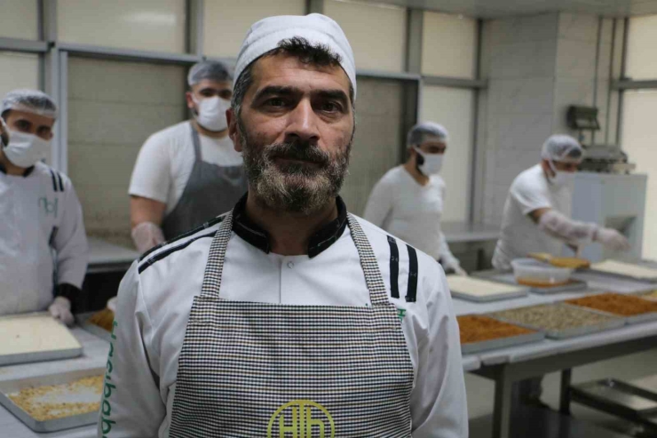 Diyarbakır’da "lotuslu Soğuk Baklava" Üretildi