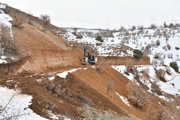 Yeşilyurt Kırsalında Yeni Yol Çalışmaları Başladı