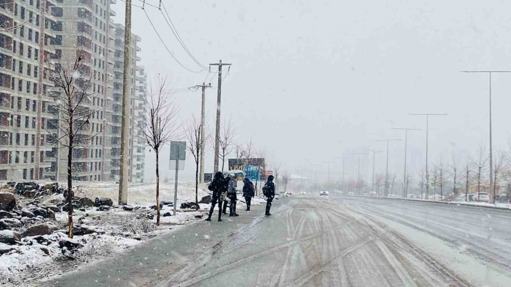 Diyarbakır’da Kar Yağışı Yerini Yağmura Bıraktı