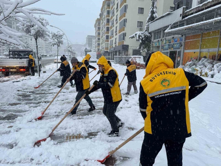 Malatya’da Karla Mücadele Ekipleri 11 İlçede Sahada