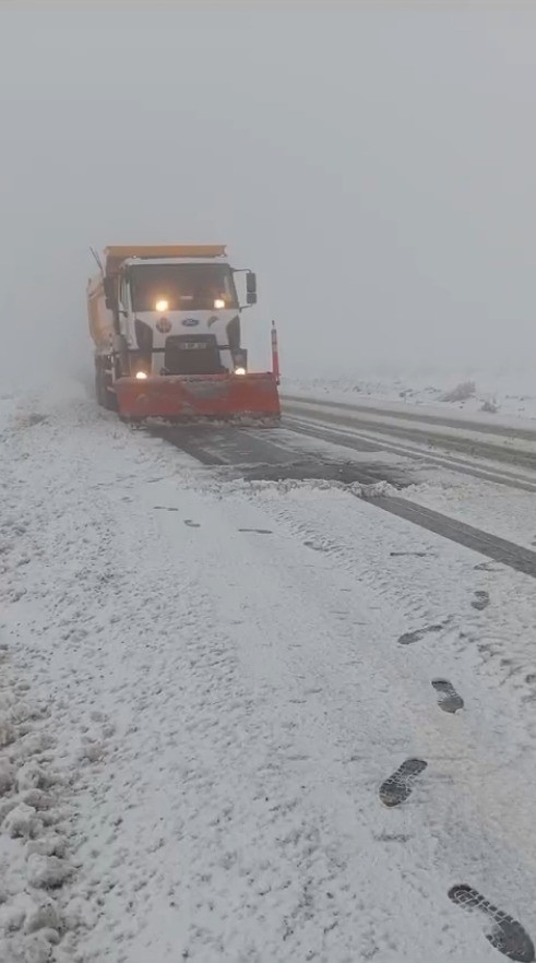 Şanlıurfa’da Karla Kaplanan Yollar Temizlendi