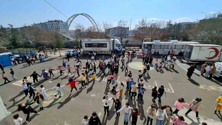 Kan Bağışına Velisini Getiren Öğrenciler "kahramanlık Madalyası" İle Ödüllendirildi