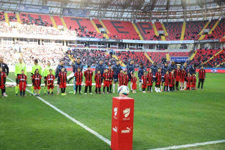 Ziraat Türkiye Kupası: Gaziantep Fk: 0 - Fenerbahçe: 2 (maç Devam Ediyor)