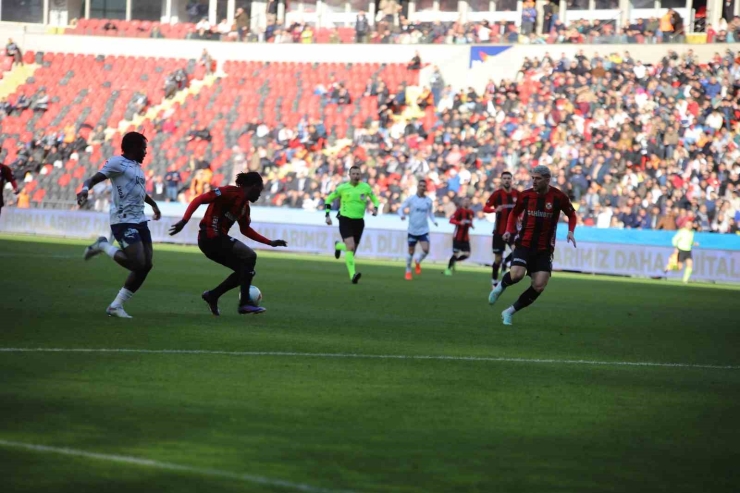 Ziraat Türkiye Kupası: Gaziantep Fk: 0 - Fenerbahçe: 2 (maç Devam Ediyor)