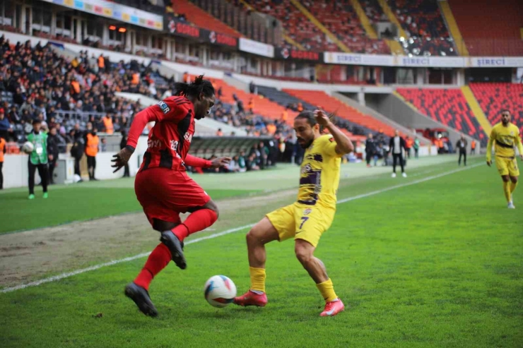 Trendyol Süper Lig: Gaziantep Fk: 0 - Eyüpspor: 0 (ilk Yarı)
