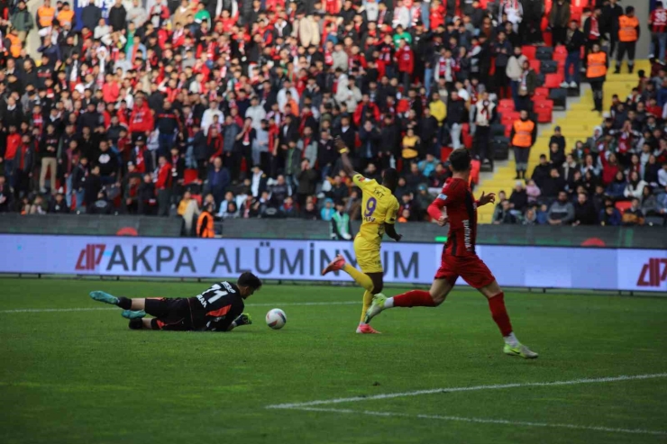 Trendyol Süper Lig: Gaziantep Fk: 0 - Eyüpspor: 0 (ilk Yarı)
