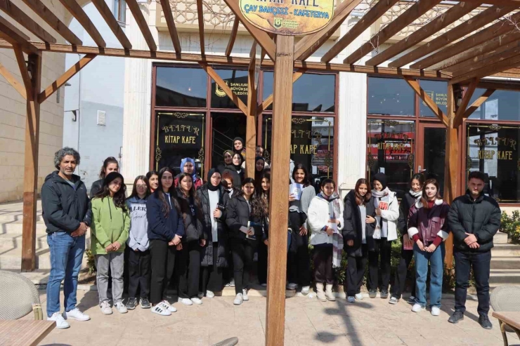 Kitap Kafe İle Gençlere Eğitim Desteği