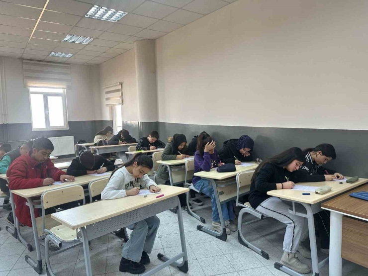 Malatya Büyükşehir Belediyesi 1400 Öğrenciye Deneme Sınavı Düzenledi