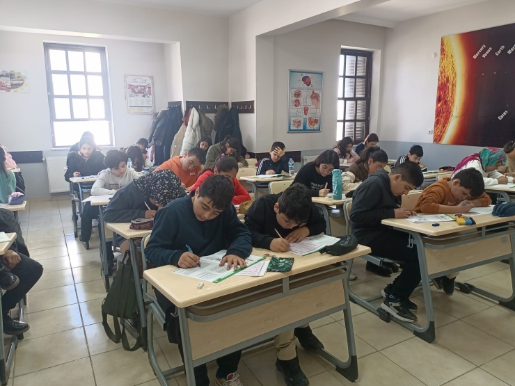 Malatya Büyükşehir Belediyesi 1400 Öğrenciye Deneme Sınavı Düzenledi