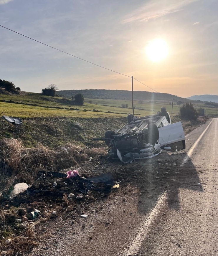 Kartona Çarpmamak İçin Manevra Yapan Araç Takla Attı: 1 Yaralı