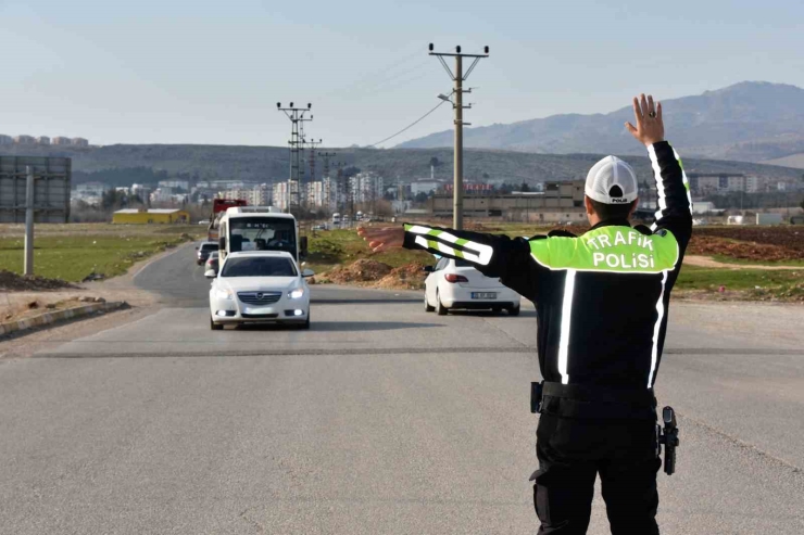 Adıyaman’da Huzur Güven Uygulamasına 211 Kişinin Kimlik Kontrolü Yapıldı