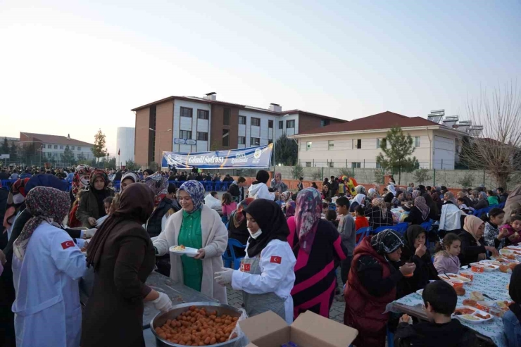 Kahta’da Vatandaşlar Gönül Sofrasında Buluştu