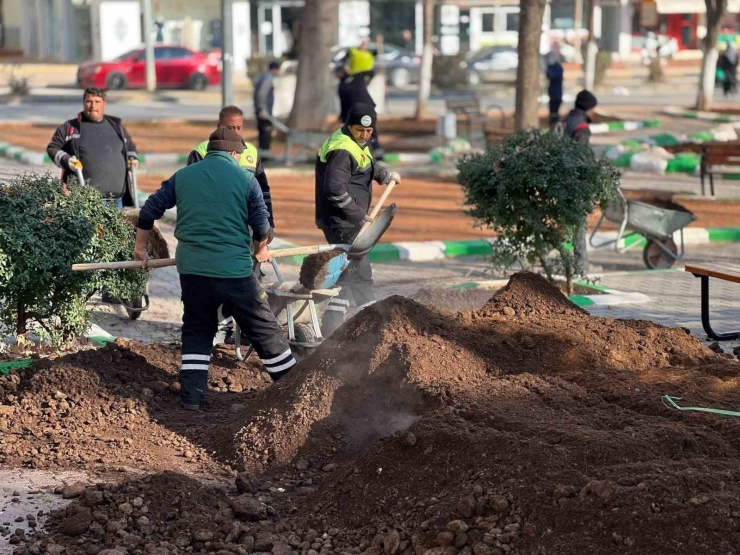 Nizip Belediyesi, Vatandaşların Huzuru Ve Konforu İçin Sahada