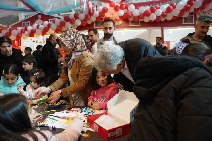 Kahta Belediyesi’nden Ramazan Çarşısı’nda Çocuklara Özel Etkinlik