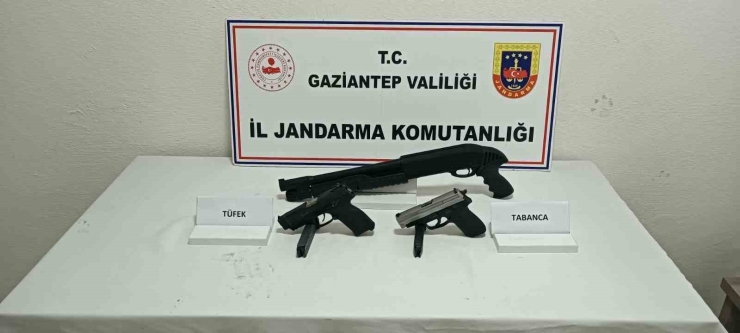 Gaziantep’te 30 Adet Kaçak Silah Ele Geçirildi: 3 Şahıs Tutuklandı