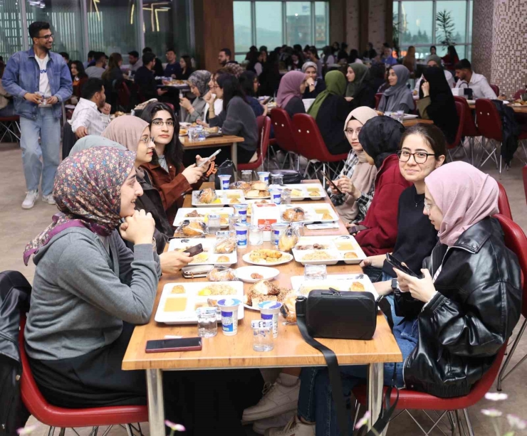 Gibtü Öğrenci Geleneksel İftarı Yoğun Katılımla Gerçekleşti