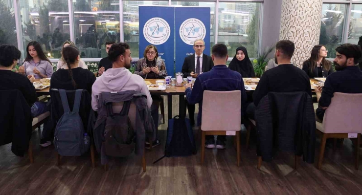 Gibtü Öğrenci Geleneksel İftarı Yoğun Katılımla Gerçekleşti