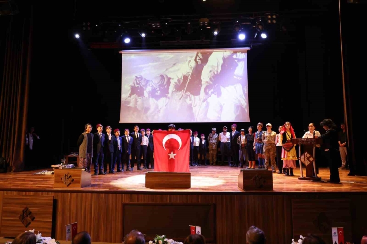 Hasan Kalyoncu Üniversitesi’nde "bir Yıldız, Bir Hilal, İlelebet İstiklal" Konferansı Düzenlendi