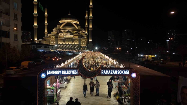 Şahinbey’de Ramazan Sokağı’na İlgi Yoğun