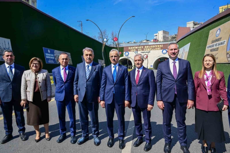 Bakan Uraloğlu’ndan Şahinbey Belediyesi 100. Yıl Tünelleri’ne Tam Not