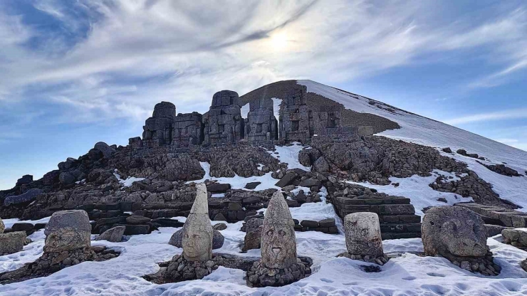 Nemrut Dağı’nın Bu Yılki İlk Misafirleri Rehberler Oldu