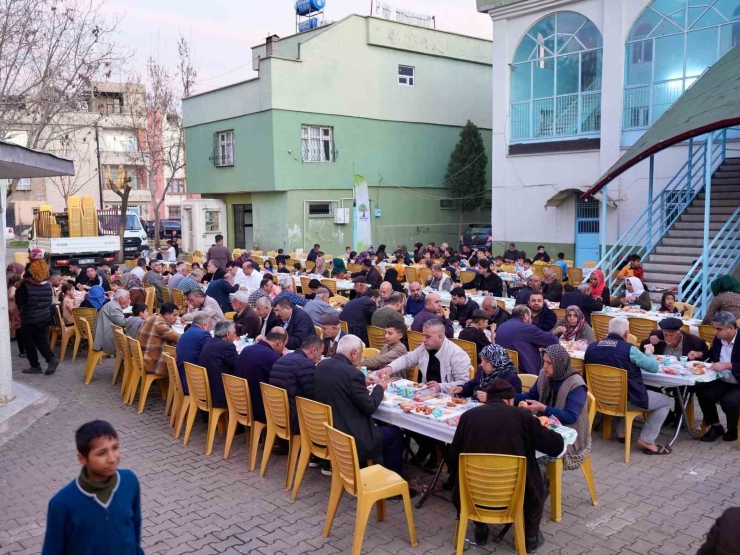 Başkan Yılmaz, İftarını Çıksorut Sakinleriyle Birlikte Açtı