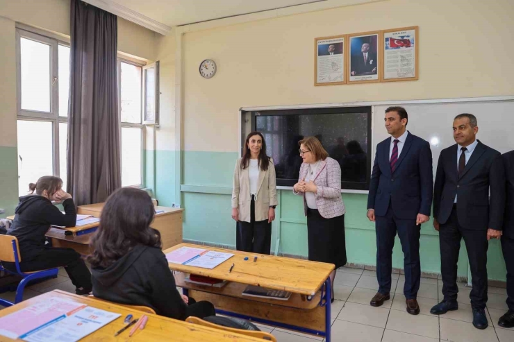 Gaziantep Büyükşehir, Öğrencileri Geleceğe Hazırlıyor