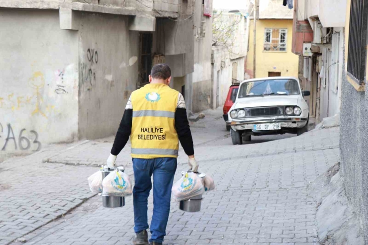 Haliliye’de Binlerce Kişiye İftar Yemeği Ulaştırılıyor