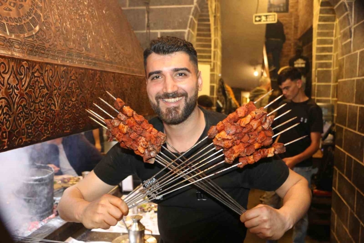 Diyarbakır’da Bayramda 50 Ton Tescilli Ciğer Kebabı Tüketildi