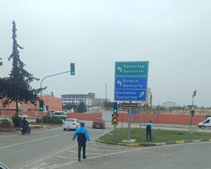 Nizip Belediyesi Ekipleri Sahada