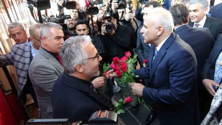 Turistik Diyarbakır Ekspresi Treni Davul Ve Zurna İle Karşılandı