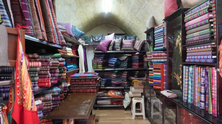 Gaziantep’in Asırlık Mirası Kutnu Kumaşı Dokumacılığı Yok Olma Tehlikesiyle Karşı Karşıya