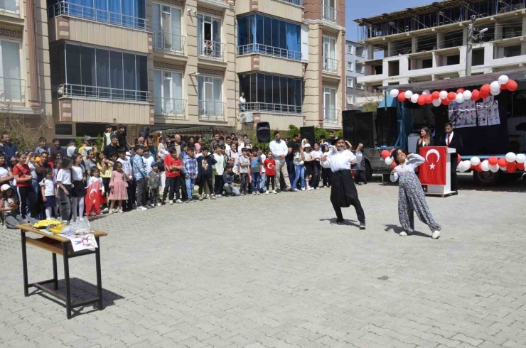 Besni’de 23 Nisan Ulusal Egemenlik Ve Çocuk Bayramı Coşkuyla Kutlandı