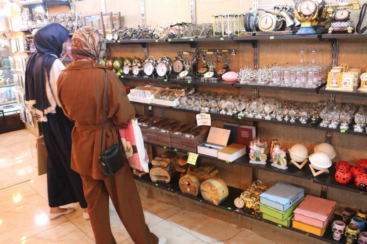 Diyarbakır’da Turistlerin Gözdesi Kişiselleştirilmiş Hediyelik Eşyalar