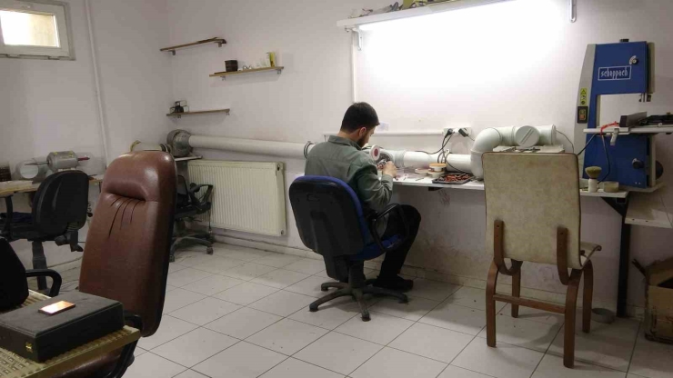 Usta Ellerin Ürettiği "tespihler" 10 İla 15 Bin Tl Arasında Alıcı Bulabiliyor