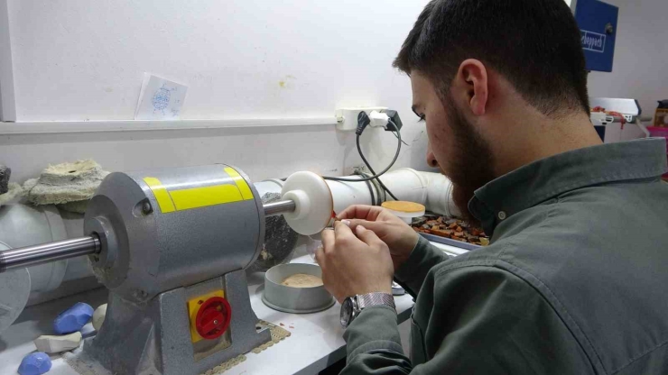 Usta Ellerin Ürettiği "tespihler" 10 İla 15 Bin Tl Arasında Alıcı Bulabiliyor