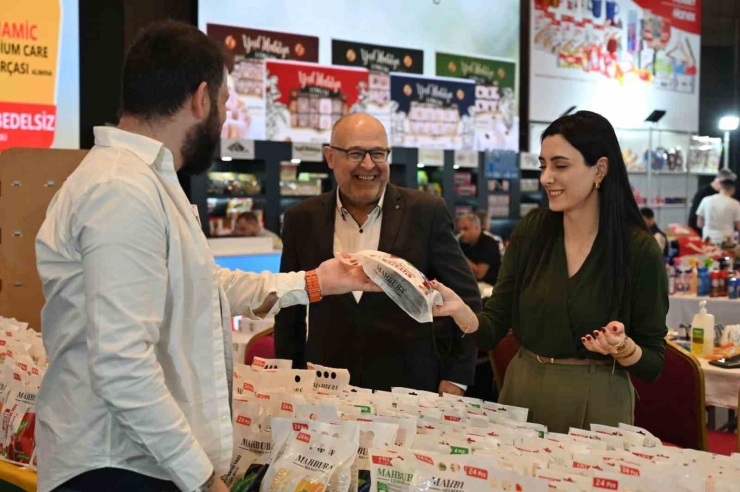 Mahbuba, Antalya’da Göz Doldurdu