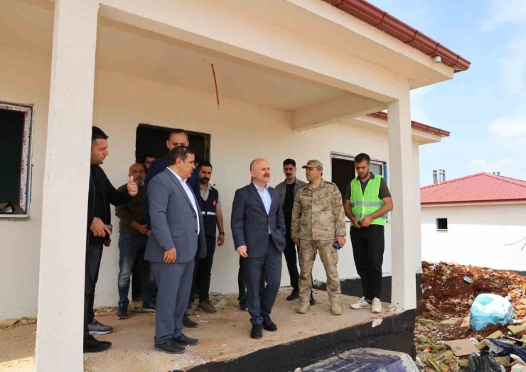 Vali Varol, Köy Evlerinde İncelemelerde Bulundu