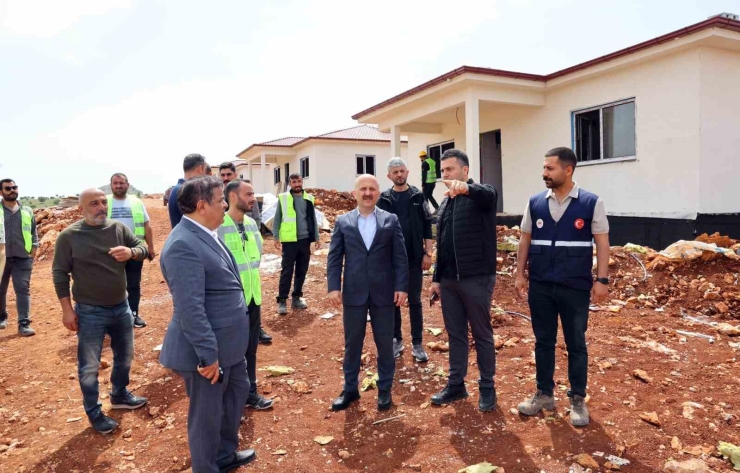 Vali Varol, Köy Evlerinde İncelemelerde Bulundu