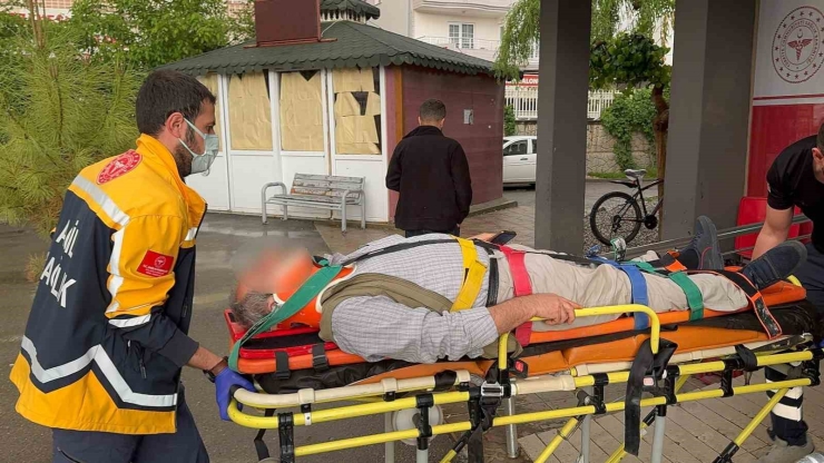 Adıyaman’da Otomobil Şarampole Savruldu: 4 Yaralı