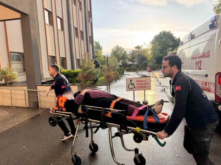 Adıyaman’da Otomobil Şarampole Savruldu: 4 Yaralı
